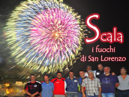 nella notte del 10 agosto, a Scala (SA), il fuoco di San Lorenzo ___.jpg